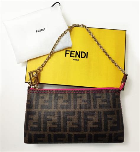 pochette fendi con catena prezzo